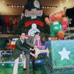 Pirapat Watthanasetsiri Instagram – เทศกาลแห่งความสุขที่เมกาบางนาเริ่มแล้ว!! ปีนี้ต้นคริสท์มาสในธีม The Santa’s Toy Store ร้านของเล่นของคุณลุงซานต้า อย่าลืมมาฉลองช่วงเวลาดีดีส่งท้ายปี ที่เมกาบางนา กันนะครับ

#MegaHappinessSeason2023 #เมกาบางนา #Megabangna #YourEverydayMeetingPlace #EarthMixxMegabangna