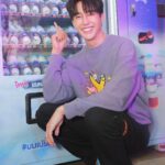 Pirapat Watthanasetsiri Instagram - โดมน้ำแข็งยักษ์ตั้งอยู่ใจกลางสยาม ไม่คูล ก็ไม่รู้จะว่ายังไงแล้ว มาดูกันเร็ววววว!!! ❄️🥶 อยากให้มาจริงๆ มาดูหิมะตกครั้งแรกที่ประเทศไทยกัน กับงาน “ดัชมิลล์แลนด์ แดนมหัศจรรย์” ภายในงานเค้ามีกิจกรรมมากมาย ที่จะทำให้ทุกคน Feel Good กับประสบการณ์ความเย็น สุด Ex-cool-sive ยังไม่พอ! เขายังมีคอนเสิร์ตสุด Ex-cool-sive กับพี่โอ๊ต ปราโมทย์ด้วยนะคับ 🎤🥳 และบอกไว้เผื่อใครมาแล้วไม่รู้ ในงานมีบาร์ลับที่จะทำให้ทุกคนรู้สึกแมจิก ตื่นตา ตื่นใจ ด้วยนะ เค้าจัดวันนี้วันเดียวเท่านั้น!!!!! เพราะงั้น รีบมาด่วนเลย!! 😎 ส่วนคนที่พลาดไป ให้ท่องคาถานี้!! “โอม ~ ดัชมิลล์แล็กโทบาซิลัส บัลแกริคัส สเตรปโทค็อกคัส เทอร์โมฟิลัส คูล!” แล้วไปพบกับความแมจิก กับนมเปรี้ยวดัชมิลล์ รสเมจิกเบอร์รี่ นมเปรี้ยวรสชาติใหม่ ที่เชื่อว่าทุกคนต้องยังไม่เคยลองที่ไหนมาก่อนอย่างแน่นอน รสชาติ Limited เฉพาะช่วงนี้เท่านั้น!!! 💫 สามารถหาซื้อได้ง่ายๆที่ 7-Eleven ทุกสาขา และหนุ่มสาวดัชมิลล์ทั่วประเทศเลย เมจิกขนาดนี้ต้องไปลองแล้วว😘 #ดัชมิลล์แลนด์แดนมหัศจรรย์ #มหัศจี๊ดฟรีซฟีลกู๊ด #เมจิกเบอร์รี่เย็นเจี๊ยบอร่อยจี๊ดสดชื่นไม่ซ้ำใคร #นมเปรี้ยวสิดี #นมเปรี้ยวดัชมิลล์ #DutchMill