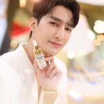 Pirapat Watthanasetsiri Instagram - ITEM ที่เอิร์ทขาดไม่ได้ก่อนออกจากบ้าน ต้องนี้เลย L’Oreal Paris UV Defender Sun Repair Invisible Serum ปกป้องขั้นสุดด้วย SPF50+ PA++++ ฟื้นบำรุงผิว อยากมีหน้าใสๆแบบผม ไปหามาใช้กันนะครับ #LOrealParisTH #UVDefender #เซรั่มกันแดดตัวจริง