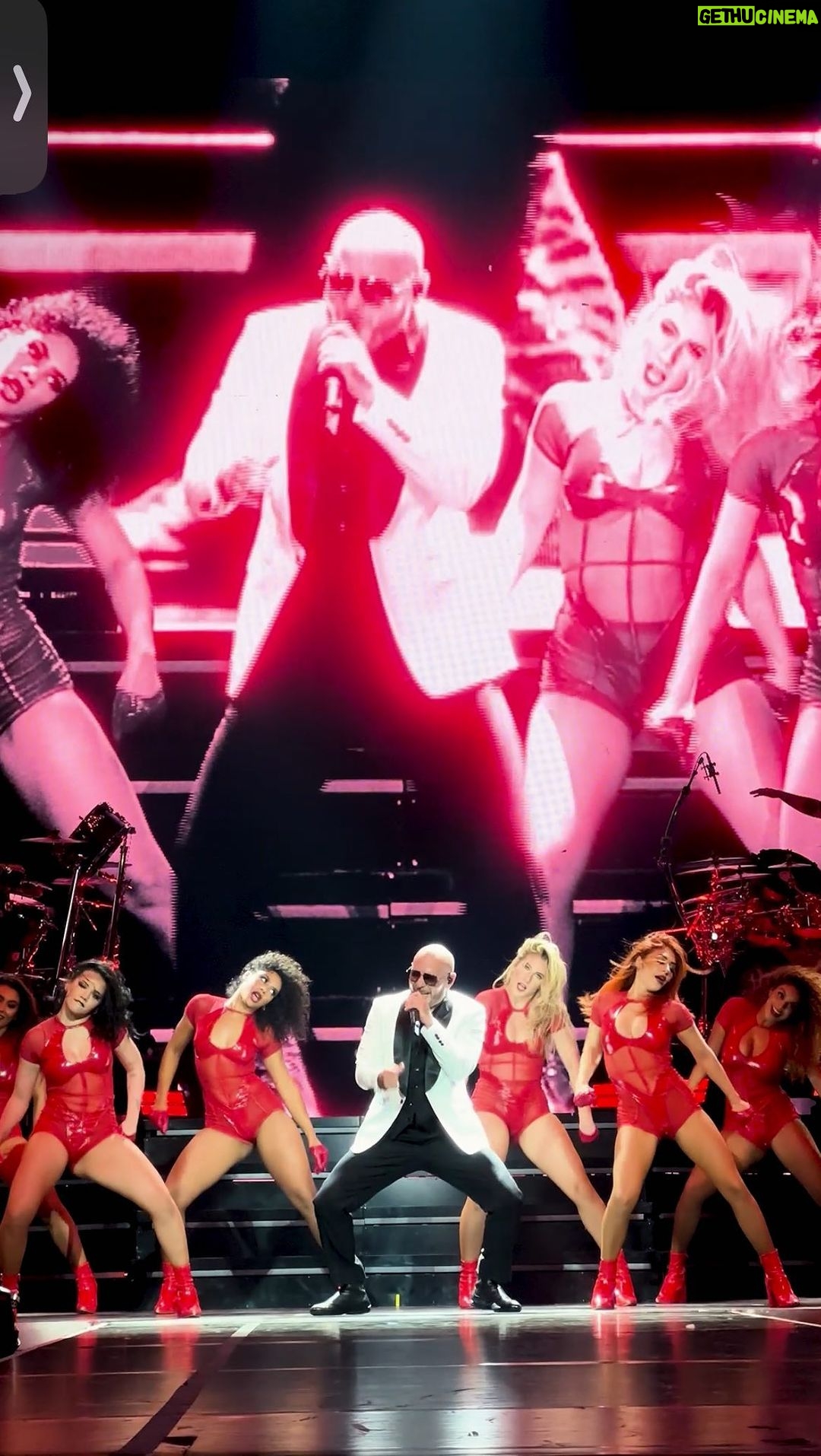 Pitbull - 121.9K Likes - #TheTrilogyTour is on fire 🔥 Get your tix now at link in bio. daleeee