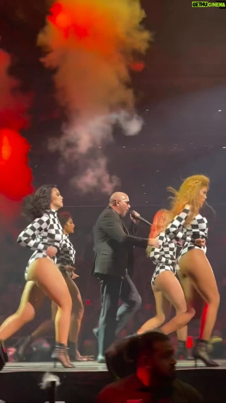 Pitbull Instagram - #TheTrilogyTour continues tonight! See you soon Toronto