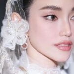 Pitchanart Sakakorn Instagram - #ก็ว่าจะไม่รัก 💄 @pom_vinij 👩🏻 @katemossholiday 👗 @narong_official @oatcouture_dresses @pronovias 💎 @gemsgalleryofficial @theanyamanee @pavony_gems 📸 @tachpasit @bluezuriphoto