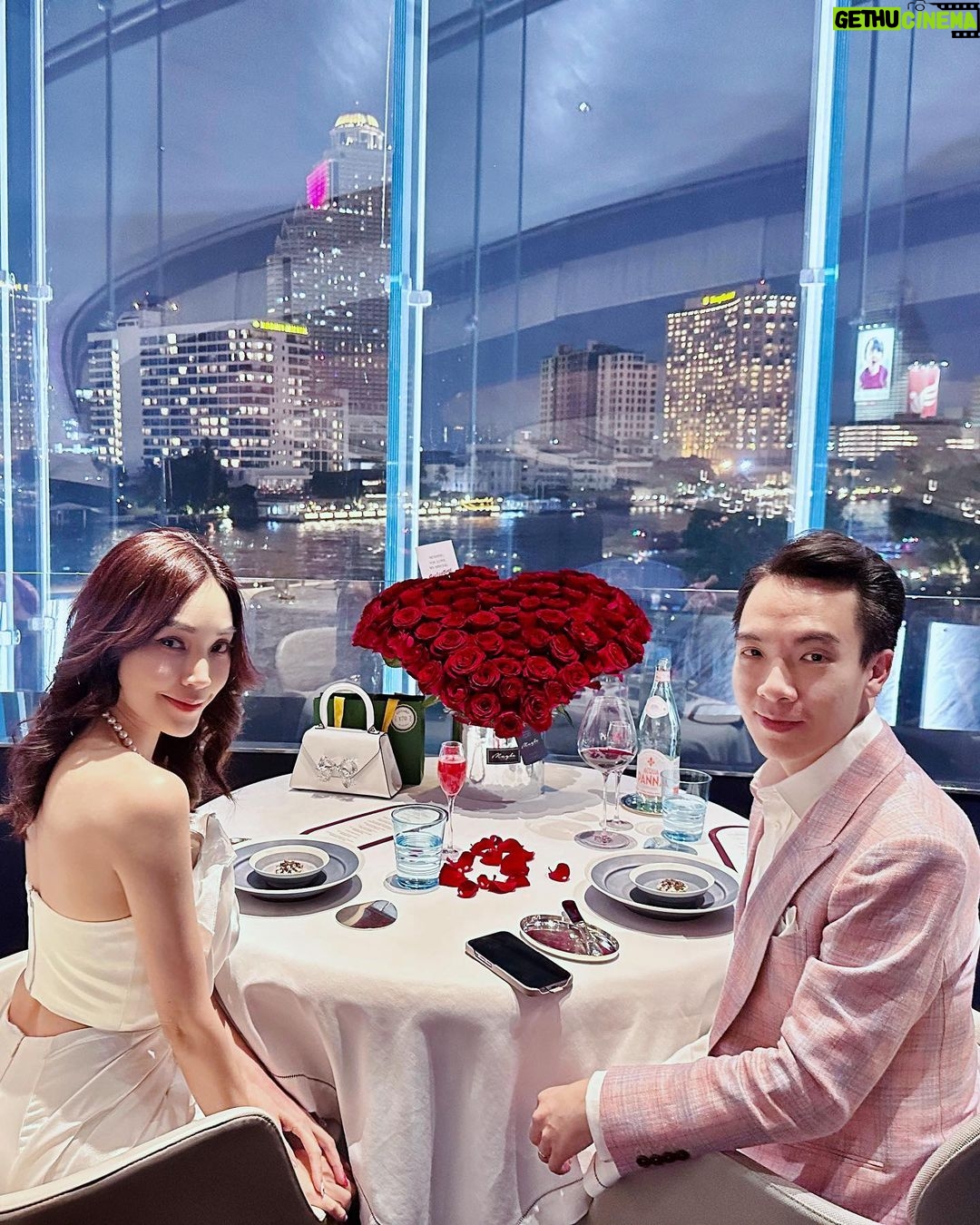 Pitchanart Sakakorn Instagram - Happy Vday ♥️🫶🏻 #ก็ว่าจะไม่รัก Blue by Alain Ducasse