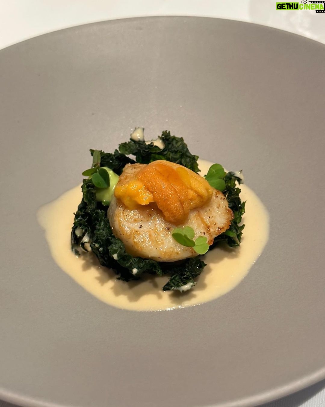 Pitchanart Sakakorn Instagram - Happy Vday ♥️🫶🏻 #ก็ว่าจะไม่รัก Blue by Alain Ducasse