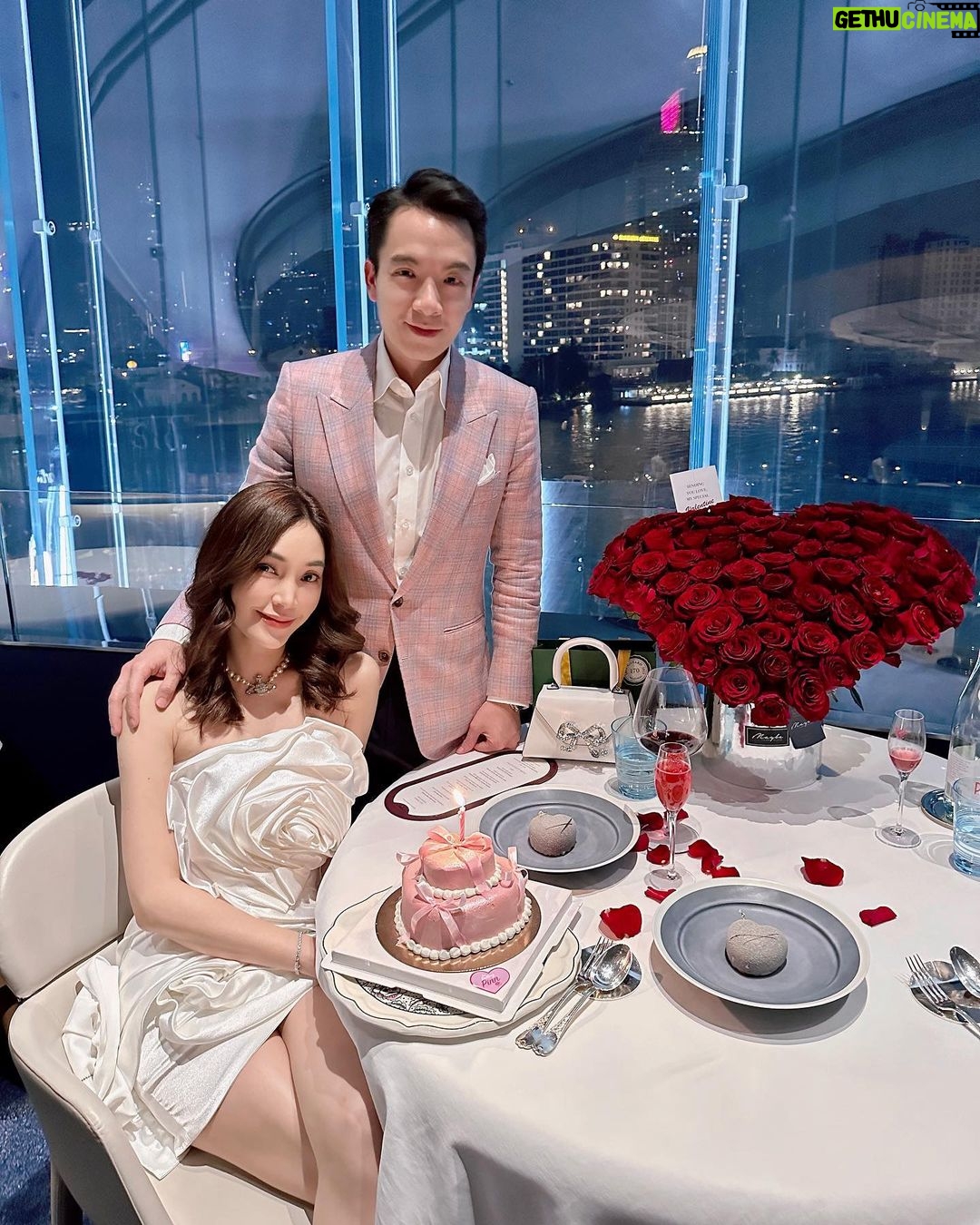 Pitchanart Sakakorn Instagram - Happy Vday ♥️🫶🏻 #ก็ว่าจะไม่รัก Blue by Alain Ducasse