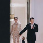 Pitchanart Sakakorn Instagram - ขอบคุณพี่น้องสื่อทุกท่านที่คอยให้การสนับสนุน และเป็นกำลังใจให้เมย์มาตลอด20กว่าปีในวงการบันเทิงด้วยนะคะ🙏♥️ #ก็ว่าจะไม่รัก 👩🏻💄 @pom_vinij @katemossholiday 👗 @narong_official 💎 @gemsgalleryofficial @theanyamanee 🌺 @mahassajan_wedding 📷 @bluezuriphoto Grand Hyatt Erawan Bangkok