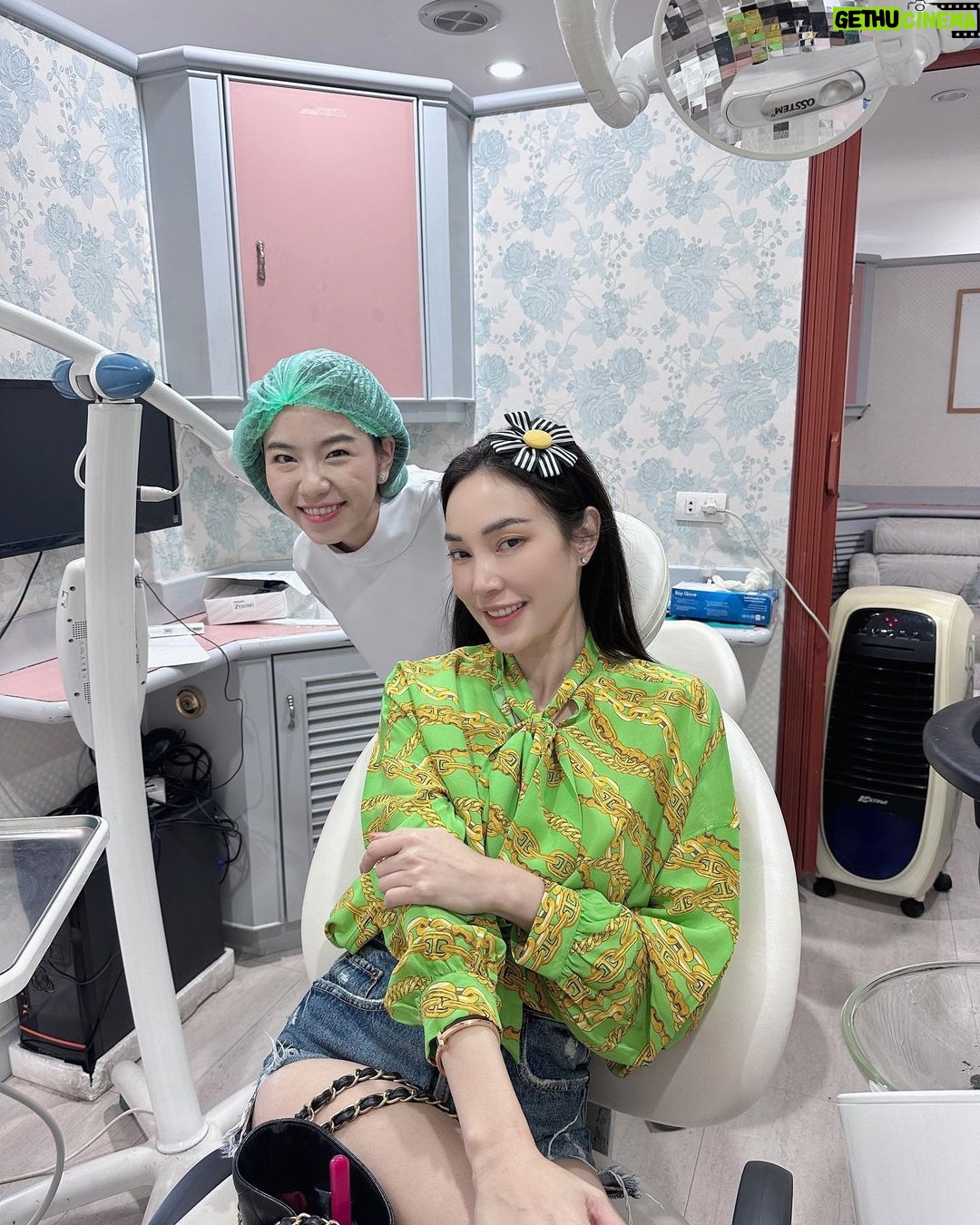 Pitchanart Sakakorn Instagram - แวะมาหาคุณหมอฟันคนสวย♥️😬@sugarycandy Happy Smile Dental Clinic Bangkok Chidlom คลินิกทันตกรรมแฮปปี้สไมล์