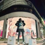 Pitchanart Sakakorn Instagram - ท้อปแฟน ใส่เสื้อคู่มาช้อป!♥️🐕 #ก็ว่าจะไม่ซื้อ Maison Kitsuné Aoyama