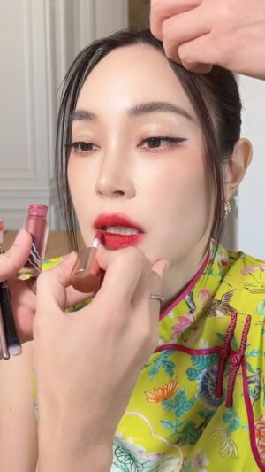 Pitchanart Sakakorn Instagram - My style : ใครกำลังมองหาลิปสติกสีแดงสวยๆช่วงตรุษจีน เฟิร์สแนะนำสีแดงจากแบรนด์ @maycosmeofficial เลยค่ะ สีสวยมาก ทาแล้วหน้าสว่างสวย 🫦 ที่สำคัญเจ้าของแบรนด์สวยมาก @maypitchy ❤️🧧
Hair : @aohair 💈
.
#first_makeup #firstmakeupstyle  #firstmakeupthailand #makeupartistthailand  #beauty #glow #skin #gorgeous 
#แต่งกับเฟิร์สเหมือนเกิดใหม่