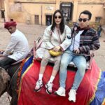 Pitchanart Sakakorn Instagram - ม้า ลา อูฐ ทริปนี้จั่วได้ ช้าง! ค่ะ🐘🐘🐘♥️ #ก็ว่าจะไม่รัก Amber Fort Jaipur, India