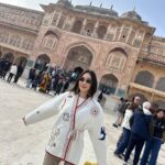 Pitchanart Sakakorn Instagram - ม้า ลา อูฐ ทริปนี้จั่วได้ ช้าง! ค่ะ🐘🐘🐘♥️ #ก็ว่าจะไม่รัก Amber Fort Jaipur, India