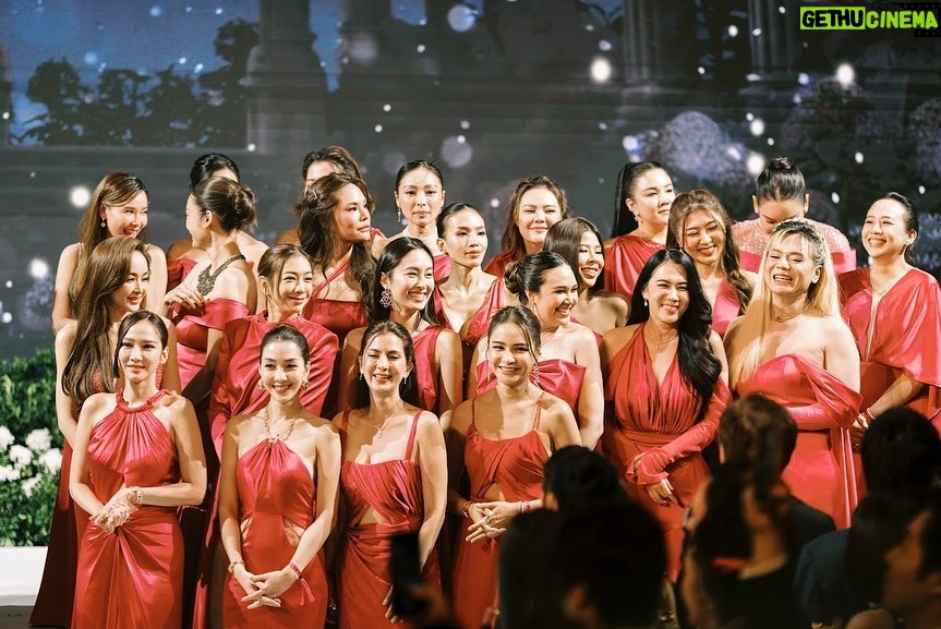 Pitchanart Sakakorn Instagram - 1วัน 1000 เหตุการณ์ และอีก 1,000,000 รูป 🫣🫶🏻♥️ #ก็ว่าจะไม่รัก Grand Hyatt Erawan Bangkok