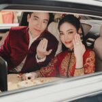 Pitchanart Sakakorn Instagram – #ก็ว่าจะไม่รัก 
♥️ @big_akarawatt 
👩🏻 @nongchat @aimmyitchy @tommy_cute 
👗 @oatcouture_dresses 
👑 @verde.th.official 
🌺 @suntipong101 
📷 @sixtysix @sixtysixvisual 
👍🏻 @mahassajan_wedding บ้านปาร์คนายเลิศ