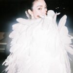 Pitchanart Sakakorn Instagram - #ก็ว่าจะไม่รัก 💄 @pom_vinij 👩🏻 @katemossholiday 👗 @narong_official @oatcouture_dresses @pronovias 💎 @gemsgalleryofficial @theanyamanee @pavony_gems 📸 @tachpasit @bluezuriphoto