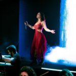 Pitty Instagram - que noite incrível nessa sexta-feira em Santos! nos juntamos à @orquestra.santos e um mar de 50 mil pessoas 💜💜 📸 @stephaniexhahne Praia Gonzaga, Santos - SP
