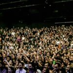 Pitty Instagram - tava lindo, aquela saudade do RJ, energia absurda. geral pertinho e cantando alto, vibrando junto, obrigada! infelizmente, pelo volume de chuva absurdo e pelo impacto causado na parte técnica tivemos que encerrar 15 minutos antes do previsto. a segurança de vocês é mais importante do que qualquer coisa pra nós. ✊💜 fiz questão de falar ao vivo, reitero aqui. ate jah, amores #ACNXX 📸 @stephaniexhahne