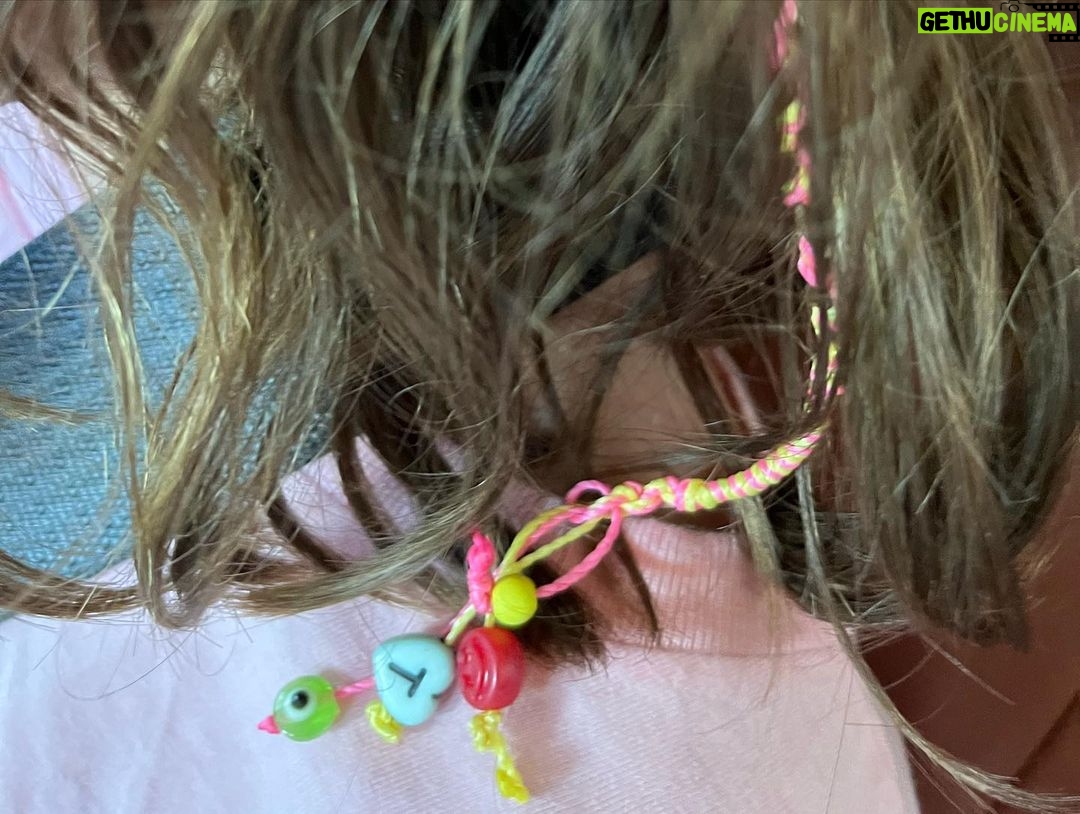 Pitty Instagram - dump despedida das mini-férias pra cair na estrada novamente, com a bença de todo sal do mar 🌊 🧜♀️