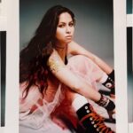 Pitty Instagram - compartilhando achados inéditos do ensaio pro encarte de ACN em 2003 para ecoar o ano passado em que pude tocar, respirar, revisitar e (Re)ativar Chip Novo por todo o país. ps: look doidamente autoral com o que tinha no guarda-roupa na época. e o que não tinha foi ressignificado✂ como essa saia de tule, que tenho até hoje e que um dia já foi um mosquiteiro de berço da filha de uma amiga. #tbt