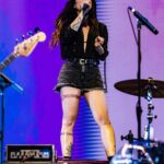 Pitty Instagram - que honra fazer parte dessa comemoração dupla. com @alanis e o clássico Jagged Little Pill, e nós na turne de ACNXX. que noite 💜 📸 @stephaniexhahne São Paulo, Brazil