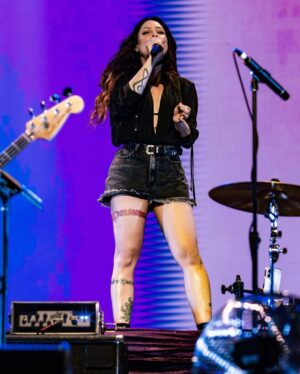 Pitty Instagram - que honra fazer parte dessa comemoração dupla. com @alanis e o clássico Jagged Little Pill, e nós na turne de ACNXX. que noite 💜

📸 @stephaniexhahne