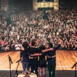 Pitty Instagram – Curitiba, terceiro sold out do ano, coisa mais incrível essa plateia 💜✊
#ACNXX
(ps- proibidão da penúltima foto no stories 🤐)

📸: @stephaniexhahne