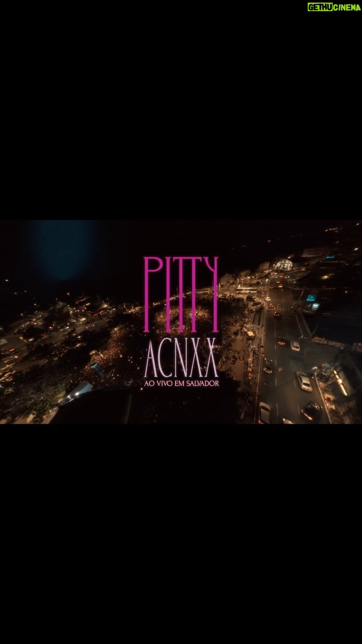 Pitty Instagram - 🔊 vem muito aÃ! 🔊 registro oficial do show incrÃvel filmado no Rio Vermelho, em Salvador, no final do ano passado. 🎸💜 #ACNXXAoVivoEmSalvador Salvador, Bahia