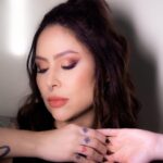 Pitty Instagram - dumpzão de make, roupitchas e cabelim usados no @iwannabe.tour. escolhas pensando em conforto e identidade diante daquele calorão e sol na cara (literalmente, rs) mais em @looksdapitty 📸 @stephaniexhahne 💄@natstracieri