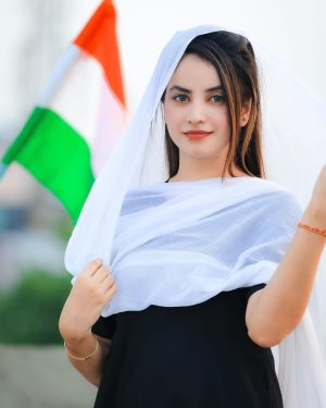 Piyanka Mongia Instagram - My heart beats with pride when I see the amazing colors of Independence spreading joy and happiness all around us🇮🇳
Happy Independence Day🇮🇳
.
.
#independenceday #happyindependenceday #15august #15thaugust #freedom