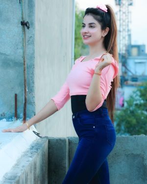 Piyanka Mongia Instagram - कोई तो करता होगा हमसे भी ख़ामोश मोहब्बत,
किसी का हम भी अधूरा इश्क़ रहे होंगे❤️
6th picture has my heart❤️🙈
.
.
#piyanka_mongia #piyankamongia #keepsupporting #keepgoing #keepsmiling #keeploving #keepmotivating #kbye #picoftheday #pictureoftheday #punjab