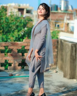 Piyanka Mongia Instagram - Tenu Suit Suit Karda…❤️ 6th is My Fav🙈
.
.
.

#piyanka_mongia #piyankamongia #keepsupporting #keepgoing #keepsmiling #keeploving #keepmotivating #kbye #picoftheday #pictureoftheday #punjab