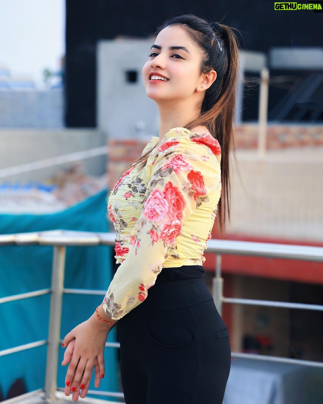 Piyanka Mongia Instagram - Last Picture Has My HEART❤️🙈 . . . #piyanka_mongia #piyankians #piifam . . #keepsupporting #keepgoing #keeploving #keepmotivating #kbye #instadaily #instagood #instagram #insta #instamood #instafashion #fashion #fashionblogger #fashionstyle #fashionista #fashionphotography #fashionable #fashiongram #lifestyle #lifestyleblogger #lifestylephotography #lifestylebloggers #lifestylemodel #punjab
