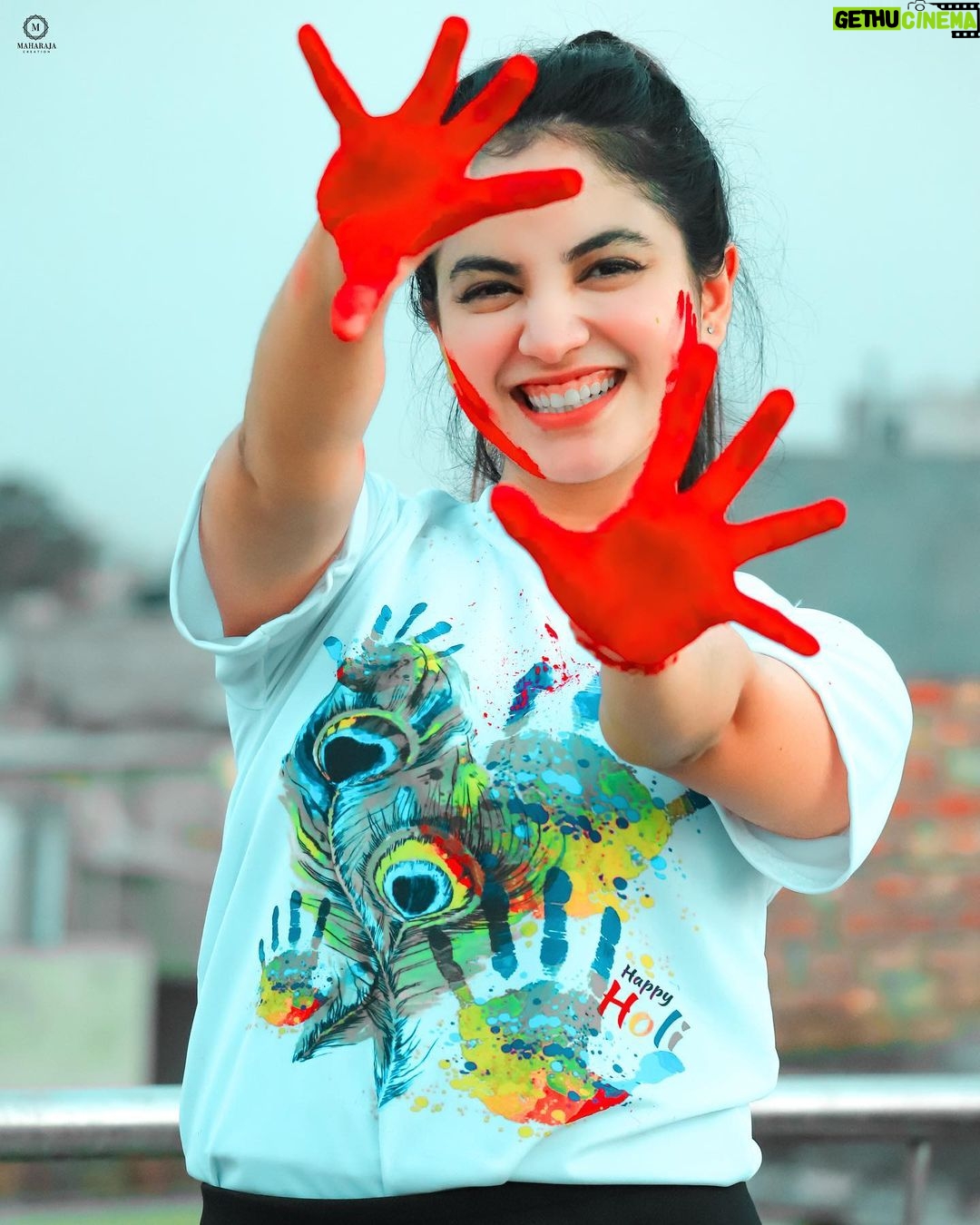 Piyanka Mongia Instagram - Wishing you all the happiest 🤗 , brightest and most colorful Holi🌈 . . . #piyanka_mongia #piyankians #piifam #holi #happyholi