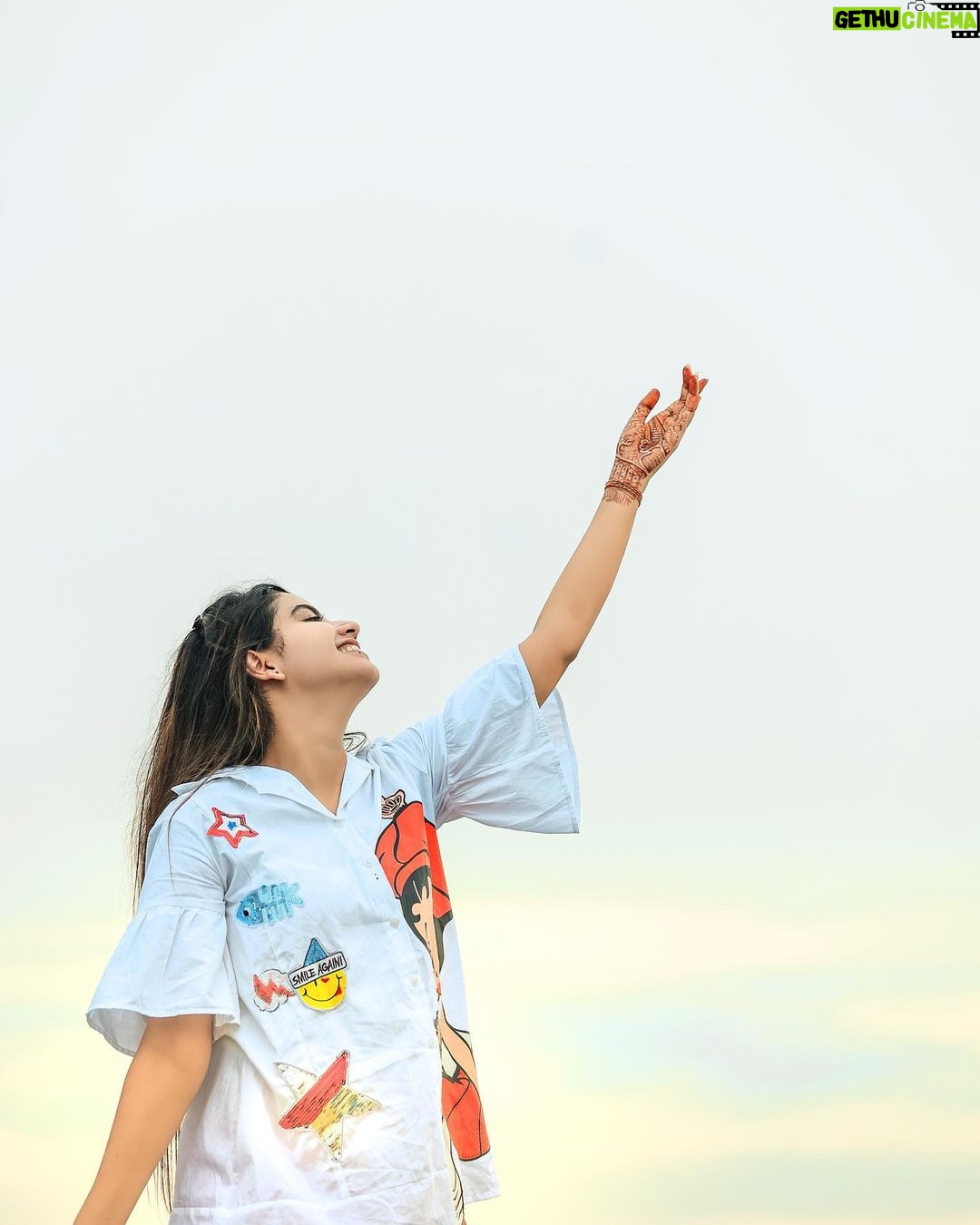Piyanka Mongia Instagram - I am like a butterfly, pretty to look at but hard to catch🦋 . . . #piyanka_mongia #piyankamongia #keepsupporting #keepgoing #keepsmiling #keeploving #keepmotivating #kbye #picoftheday #pictureoftheday #punjab