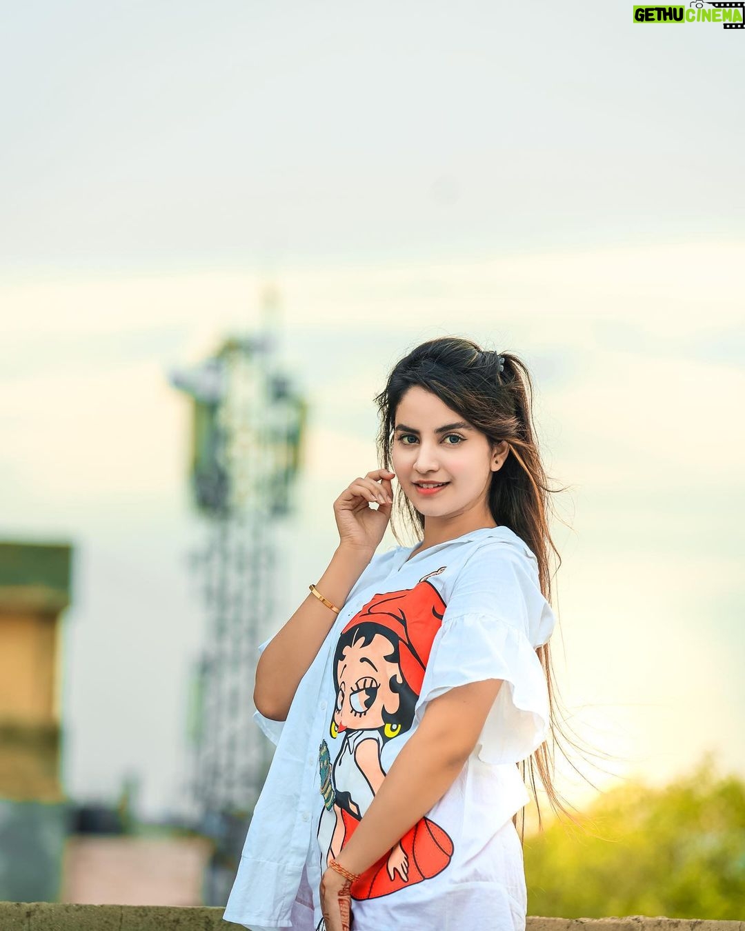 Piyanka Mongia Instagram - I am like a butterfly, pretty to look at but hard to catch🦋 . . . #piyanka_mongia #piyankamongia #keepsupporting #keepgoing #keepsmiling #keeploving #keepmotivating #kbye #picoftheday #pictureoftheday #punjab