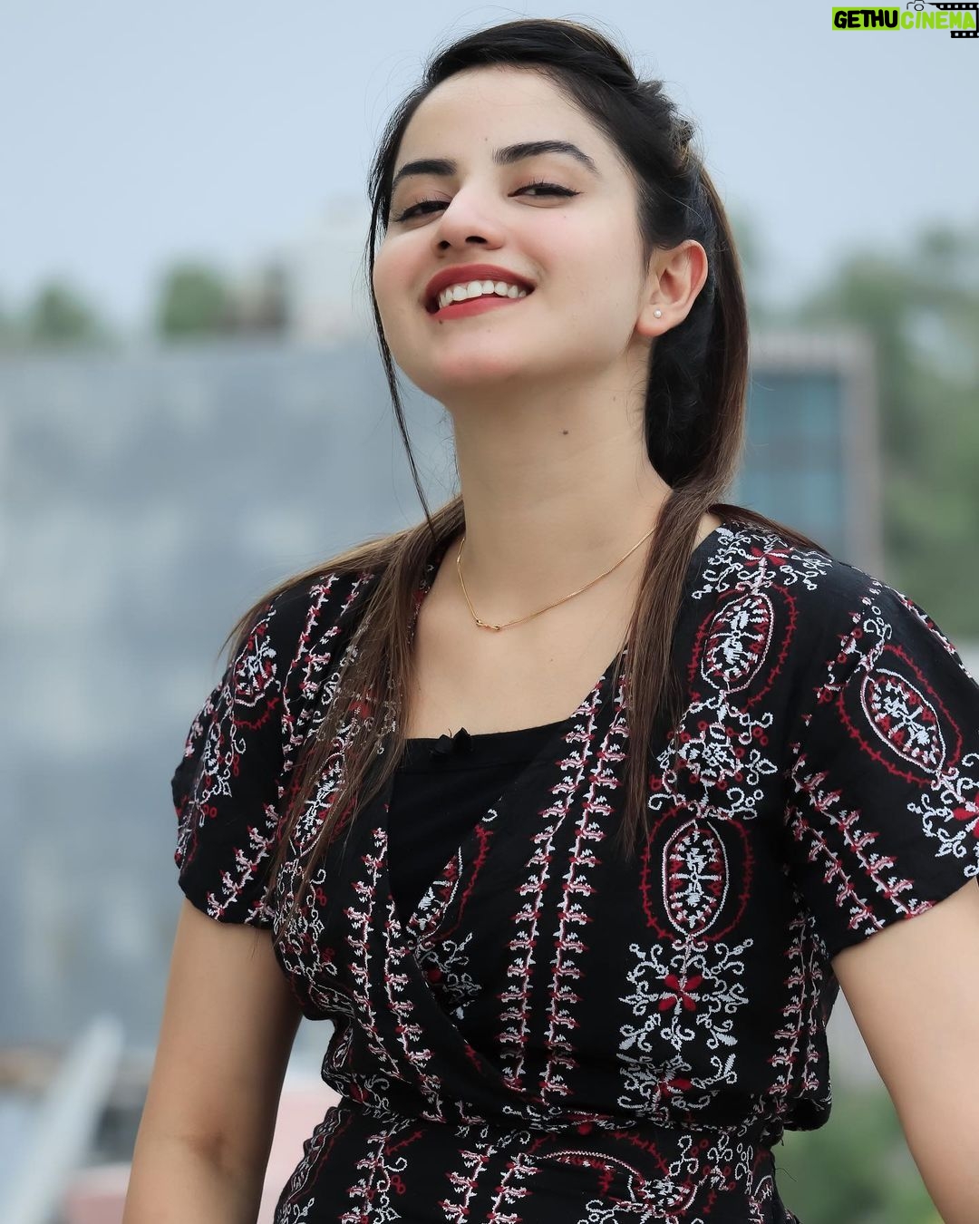 Piyanka Mongia Instagram - Wearing- @darice_trendz ❤️ Smile is the only way to solve all the problems isn’t it?🥺😍❤️ . . . #piyanka_mongia #piyankamongia #keepsupporting #keepgoing #keepsmiling #keeploving #keepmotivating #kbye #picoftheday #pictureoftheday #punjab