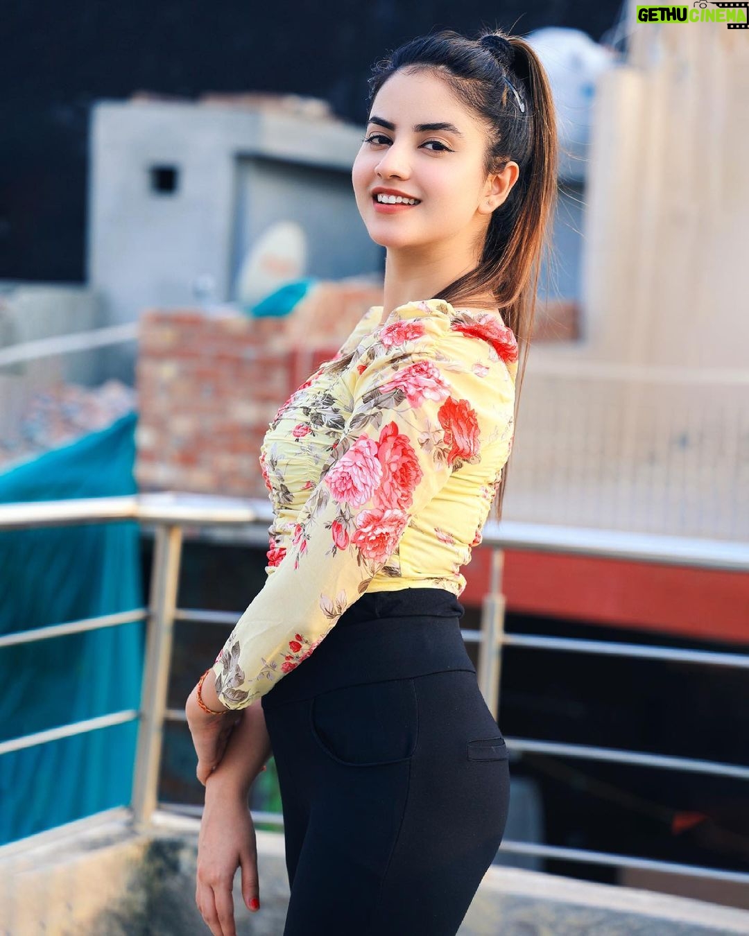 Piyanka Mongia Instagram - Last Picture Has My HEART❤️🙈 . . . #piyanka_mongia #piyankians #piifam . . #keepsupporting #keepgoing #keeploving #keepmotivating #kbye #instadaily #instagood #instagram #insta #instamood #instafashion #fashion #fashionblogger #fashionstyle #fashionista #fashionphotography #fashionable #fashiongram #lifestyle #lifestyleblogger #lifestylephotography #lifestylebloggers #lifestylemodel #punjab