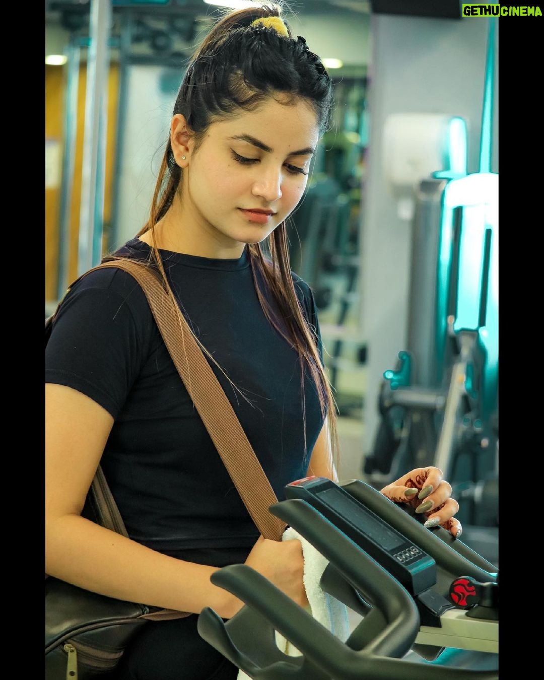Piyanka Mongia Instagram - I go to the gym because clearly, my amazing personality deserves a body to go with it๐ . . . #piyanka_mongia #piyankamongia #keepsupporting #keepgoing #keepsmiling #keeploving #keepmotivating #kbye #picoftheday #pictureoftheday #punjab