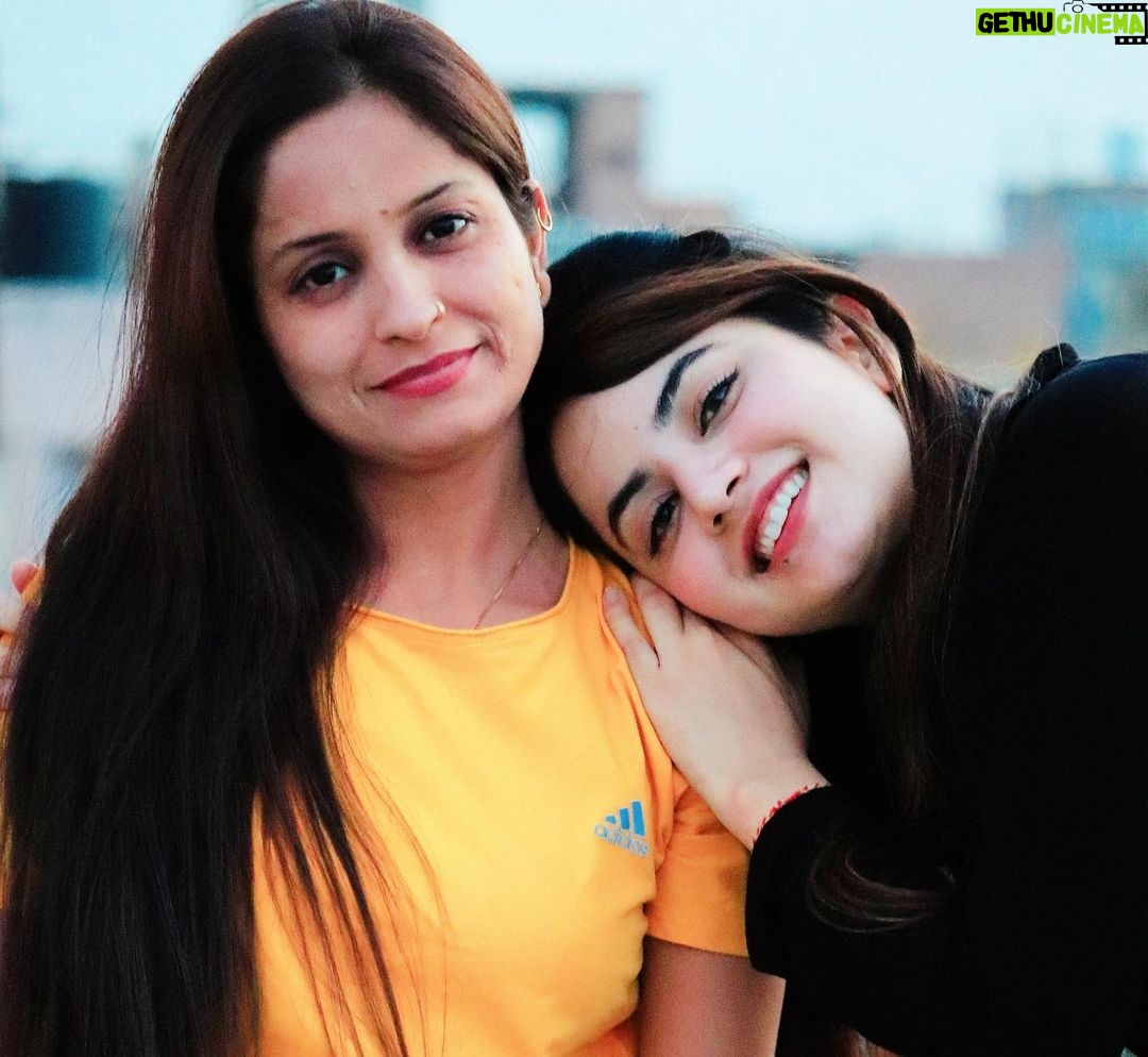 Piyanka Mongia Instagram - Dear Sister, लाखों में मिलती है तुझ जैसी बहन और करोड़ों में मिलती है मुझ जैसी बहन👅🙈😉 @heena.malhotra.948 . . . #piyanka_mongia #piyankians #piifam . . #keepsupporting #keepgoing #keeploving #keepmotivating #kbye #instadaily #instagood #instagram #insta #instamood #instafashion #fashion #fashionblogger #fashionstyle #fashionista #fashionphotography #fashionable #fashiongram #lifestyle #lifestyleblogger #lifestylephotography #lifestylebloggers #lifestylemodel #punjab