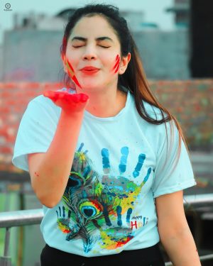 Piyanka Mongia Instagram - Let the colours of Holi spread message of peace and happiness 😊Happy Holi❤️
.
.
#holi #holifestival #holi2021 #happyholi #piyanka_mongia #piyankians #piifam