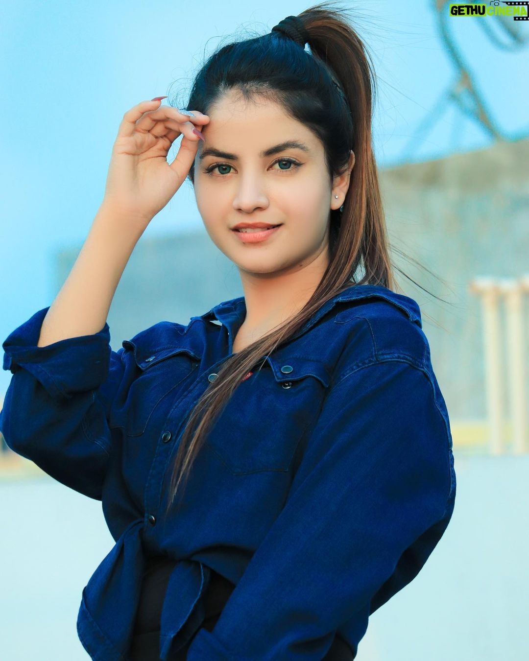 Piyanka Mongia Instagram - चाहत उसी से रखो जो बिन इबादत मिल जाए जो नसीब में नहीं, वो मोहब्बत बेकार है...🌹 . . . #piyanka_mongia #piyankians #piifam . . #keepsupporting #keepgoing #keeploving #keepmotivating #kbye #instadaily #instagood #instagram #insta #instamood #instafashion #fashion #fashionblogger #fashionstyle #reels #fashionphotography #fashionable #fashiongram #reelitfeelit #lifestyleblogger #lifestylephotography #reelkarofeelkaro #lifestylemodel #punjab
