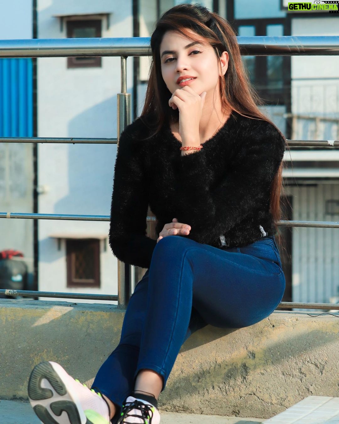 Piyanka Mongia Instagram - पहला प्यार हो या दूसरा फ़र्क़ नहीं पड़ता बस प्यार सच्चा होना चाहिए🌹 . . #piyanka_mongia #piyankians #piifam . . #keepsupporting #keepgoing #keeploving #keepmotivating #kbye #instadaily #instagood #instagram #insta #instamood #instafashion #fashion #fashionblogger #fashionstyle #reels #fashionphotography #fashionable #fashiongram #reelitfeelit #lifestyleblogger #lifestylephotography #reelkarofeelkaro #lifestylemodel #punjab