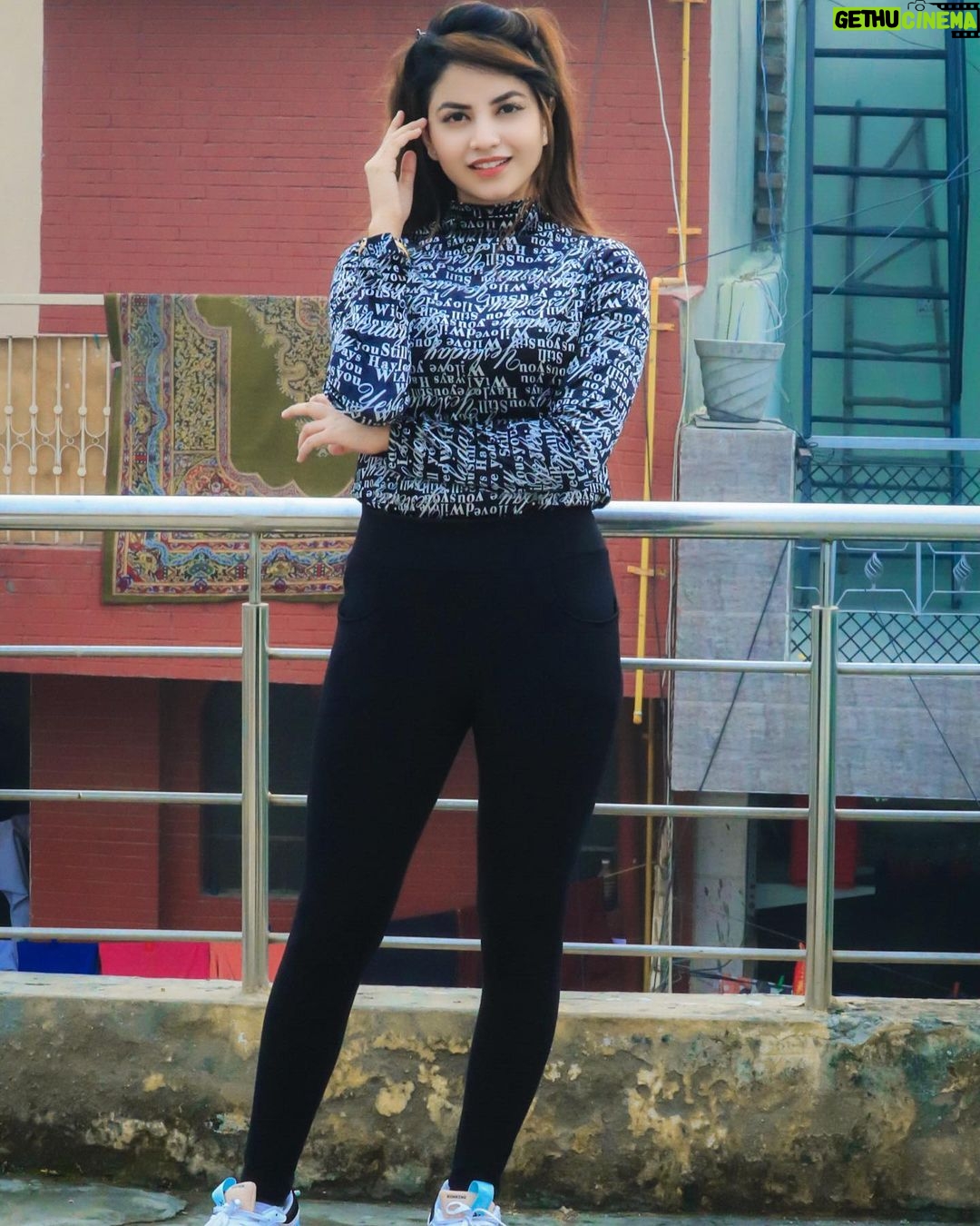 Piyanka Mongia Instagram - Classy Enough??👅 . . . #piyanka_mongia #piyankians #piifam . . #keepsupporting #keepgoing #keeploving #keepmotivating #kbye #instadaily #instagood #instagram #insta #instamood #instafashion #fashion #fashionblogger #fashionstyle #fashionista #fashionphotography #fashionable #fashiongram #lifestyle #lifestyleblogger #lifestylephotography #lifestylebloggers #lifestylemodel #punjab