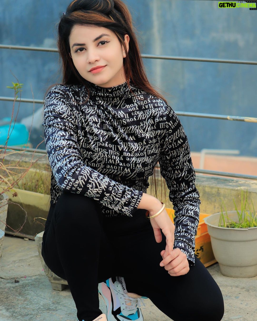 Piyanka Mongia Instagram - There is only one thing you get instant in return…and that’s…… SmiLe :)😊 . #piyanka_mongia #piyankians #piifam . . #keepsupporting #keepgoing #keeploving #keepmotivating #kbye #instadaily #instagood #instagram #insta #instamood #instafashion #fashion #fashionblogger #fashionstyle #fashionista #fashionphotography #fashionable #fashiongram #lifestyle #lifestyleblogger #lifestylephotography #lifestylebloggers #lifestylemodel #punjab