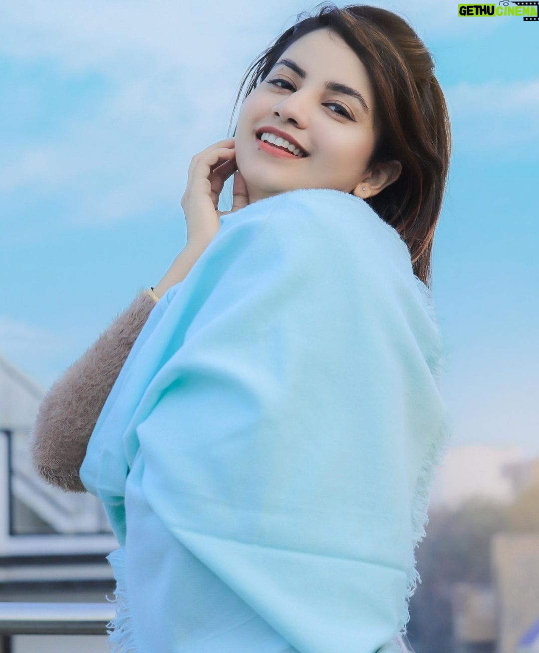 Piyanka Mongia Instagram - लोग दीवाने है बनावट के हम कहाँ जाएँ “सादगी” लेकर🙃 . . #piyanka_mongia #piyankians #piifam . . #keepsupporting #keepgoing #keeploving #keepmotivating #kbye #instadaily #instagood #instagram #insta #instamood #instafashion #fashion #fashionblogger #fashionstyle #fashionista #fashionphotography #fashionable #fashiongram #lifestyle #lifestyleblogger #lifestylephotography #lifestylebloggers #lifestylemodel #punjab