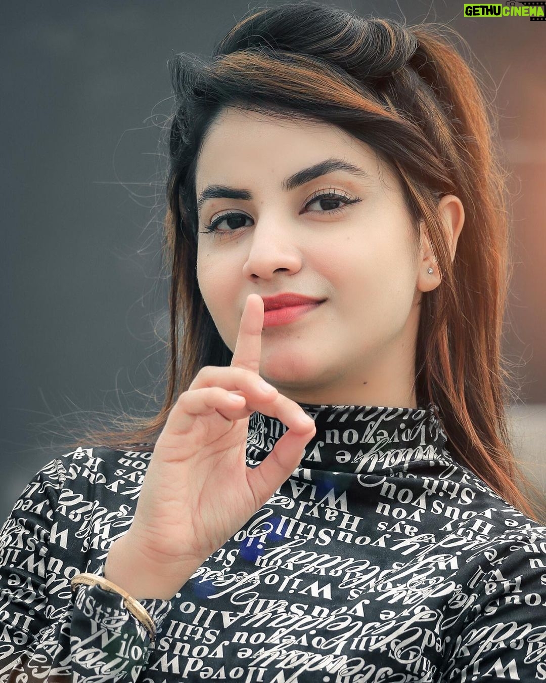 Piyanka Mongia Instagram - Kaale Je Libaas Di Shakeenan Kudi..π . . #piyanka_mongia #piifam #piyankians . . . #keepsupporting #keepgoing #keeploving #keepmotivating #kbye #instadaily #instagood #instagram #insta #instamood #instafashion #fashion #fashionblogger #fashionstyle #fashionista #fashionnova #fashionphotography #fashionable #fashiongram #fashionweek #lifestyle #lifestyleblogger #lifestylephotography #lifestylebloggers #lifestylemodel #punjabi #punjab