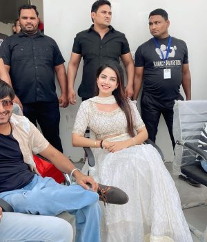 Piyanka Mongia Instagram - नाम और पहचान चाहे छोटी हो 
पर अपने दम पर होनी चाहिए🔥
Swipe Left👉🏻