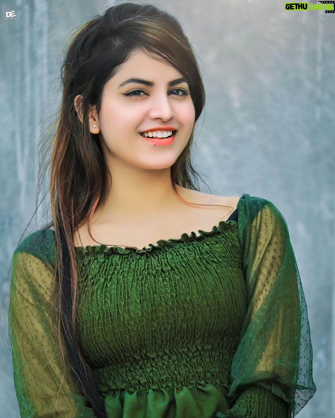 Piyanka Mongia Instagram - Chaand Chupa Badal Main.. ๐ . . . #piyanka_mongia #piyankians #piifam . . #keepsupporting #keepgoing #keeploving #keepmotivating #kbye #instadaily #instagood #instagram #insta #instamood #instafashion #fashion #fashionblogger #fashionstyle #fashionista #fashionphotography #fashionable #fashiongram #lifestyle #lifestyleblogger #lifestylephotography #lifestylebloggers #lifestylemodel #punjab
