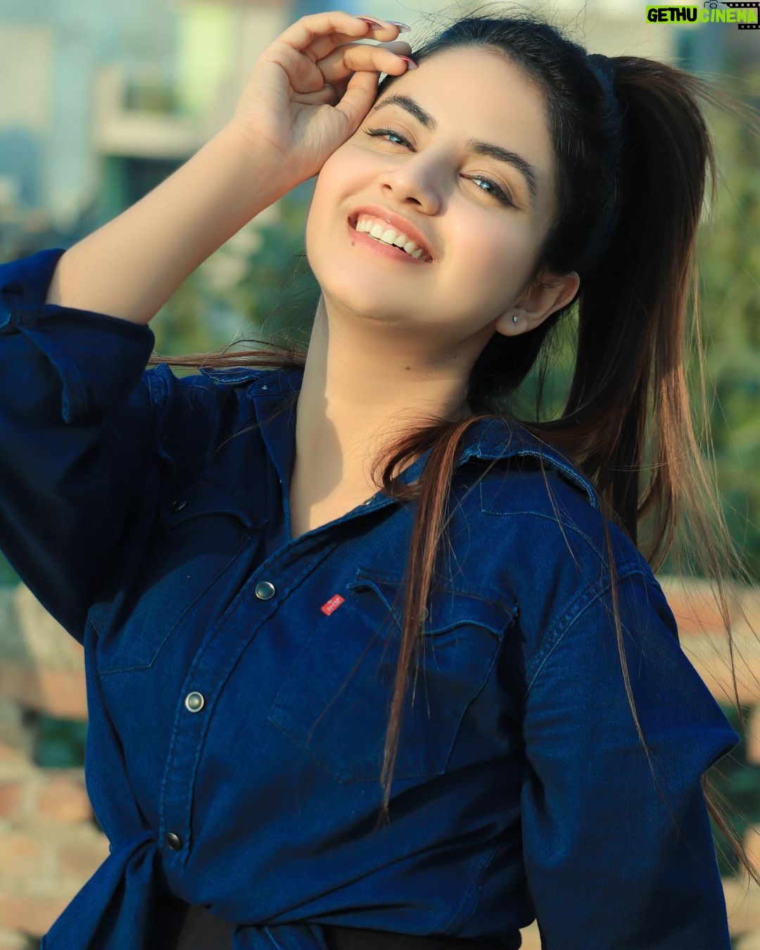 Piyanka Mongia Instagram - चाहत उसी से रखो जो बिन इबादत मिल जाए जो नसीब में नहीं, वो मोहब्बत बेकार है...🌹 . . . #piyanka_mongia #piyankians #piifam . . #keepsupporting #keepgoing #keeploving #keepmotivating #kbye #instadaily #instagood #instagram #insta #instamood #instafashion #fashion #fashionblogger #fashionstyle #reels #fashionphotography #fashionable #fashiongram #reelitfeelit #lifestyleblogger #lifestylephotography #reelkarofeelkaro #lifestylemodel #punjab