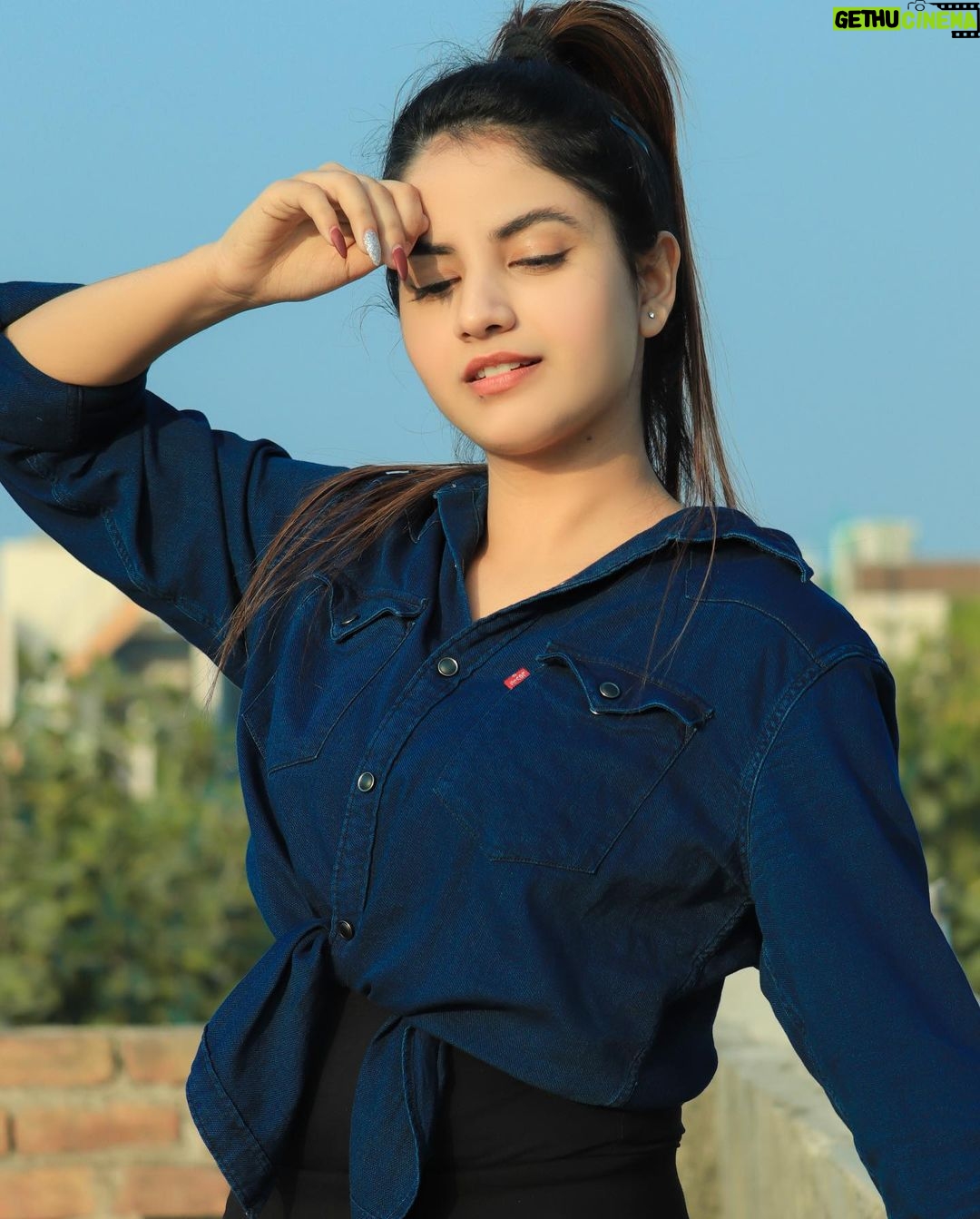 Piyanka Mongia Instagram - चाहत उसी से रखो जो बिन इबादत मिल जाए जो नसीब में नहीं, वो मोहब्बत बेकार है...🌹 . . . #piyanka_mongia #piyankians #piifam . . #keepsupporting #keepgoing #keeploving #keepmotivating #kbye #instadaily #instagood #instagram #insta #instamood #instafashion #fashion #fashionblogger #fashionstyle #reels #fashionphotography #fashionable #fashiongram #reelitfeelit #lifestyleblogger #lifestylephotography #reelkarofeelkaro #lifestylemodel #punjab