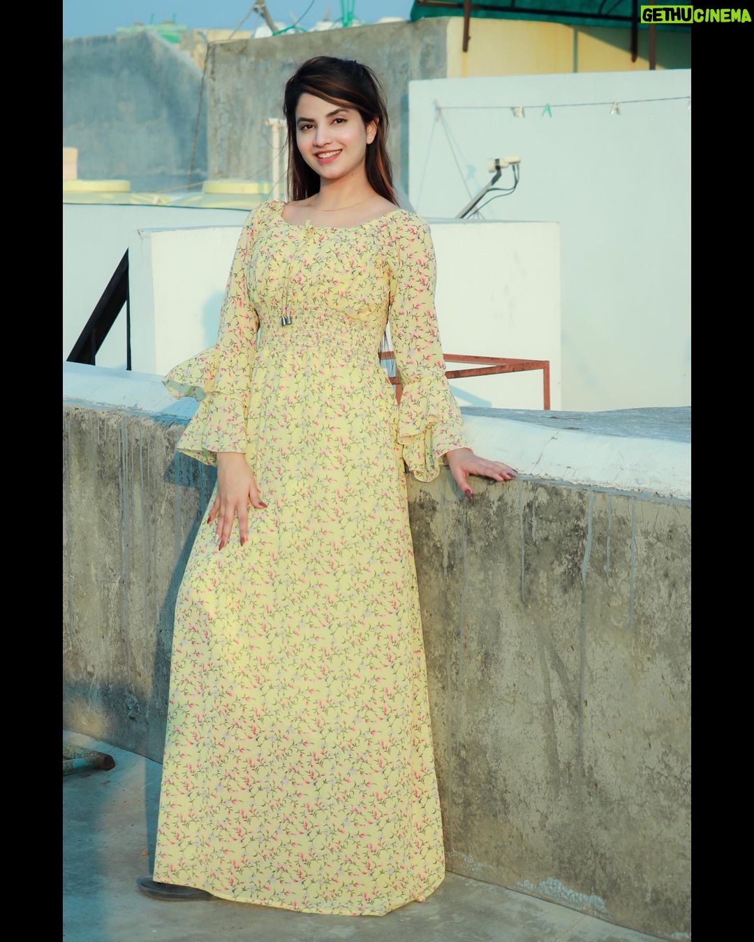 Piyanka Mongia Instagram - Pal Pal Dil Ke Paas..🌹 . . . #piyanka_mongia #piyankians #piifam . . #keepsupporting #keepgoing #keeploving #keepmotivating #kbye #instadaily #instagood #instagram #insta #instamood #instafashion #fashion #fashionblogger #fashionstyle #reels #fashionphotography #fashionable #fashiongram #reelitfeelit #lifestyleblogger #lifestylephotography #reelkarofeelkaro #lifestylemodel #punjab